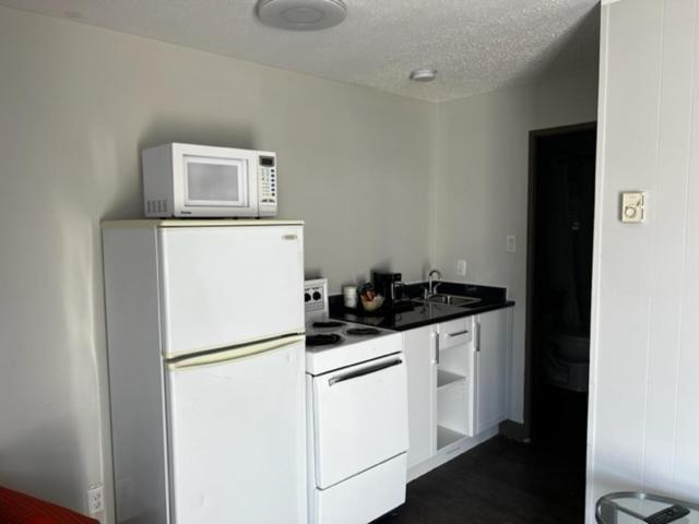 Motel Super 8 By Wyndham Penticton Exteriér fotografie