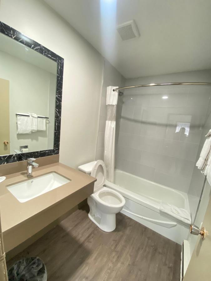 Motel Super 8 By Wyndham Penticton Exteriér fotografie
