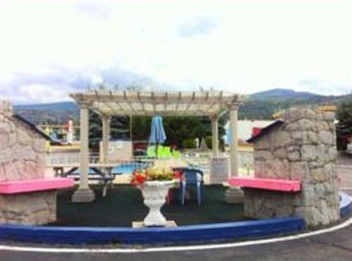 Motel Super 8 By Wyndham Penticton Exteriér fotografie